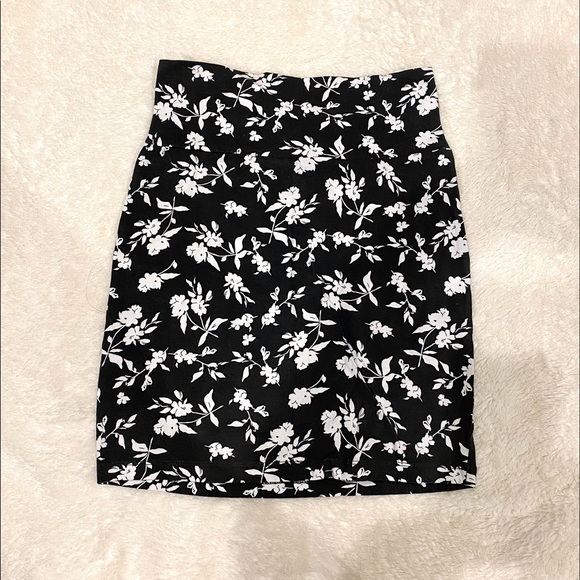 Charlotte Russe Mini skirt size S - Picture 1 of 3